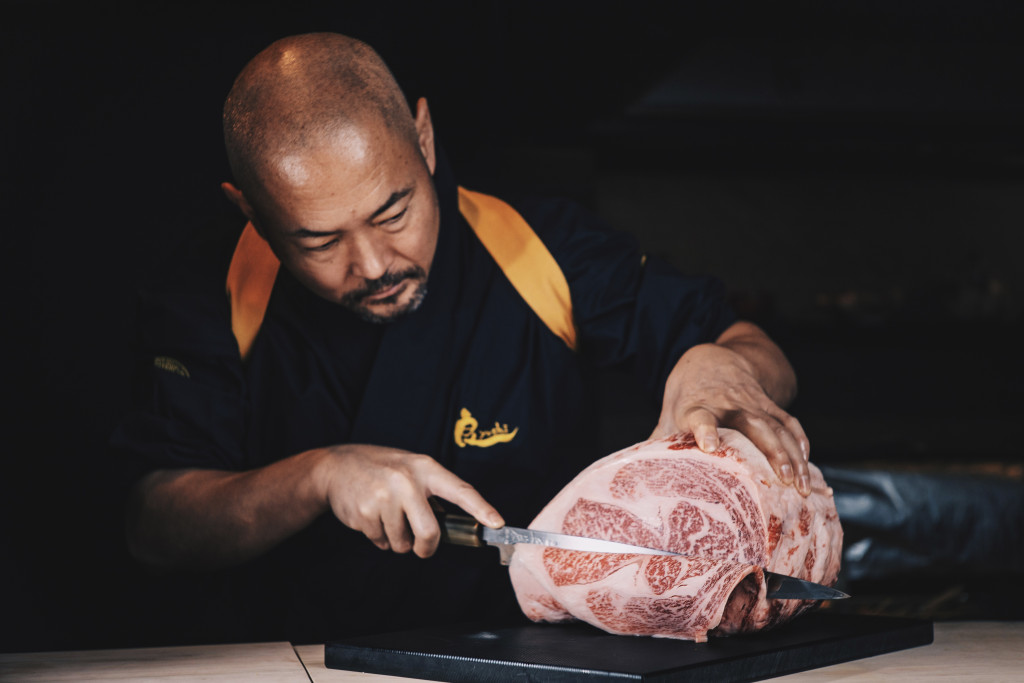 日籍總經理菊地良幸先生，卻是經驗豐富的料理人。