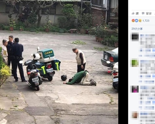 速递员跪在地上求饶。爆料公社相片