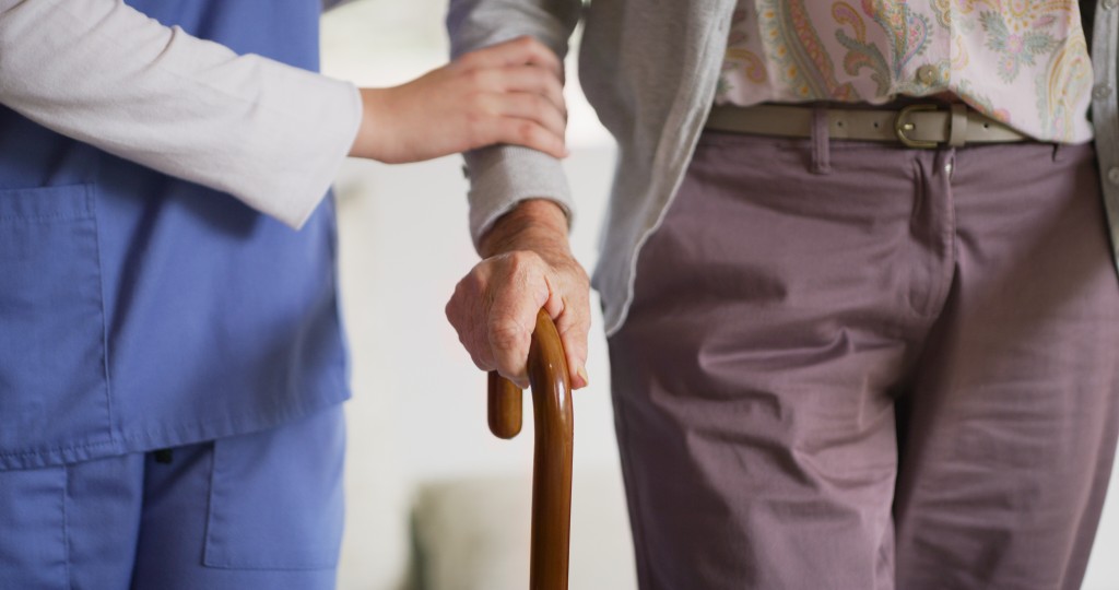 女子發現自己83歲的父親失蹤數小時趕忙通知療養院。（示意圖）iStock