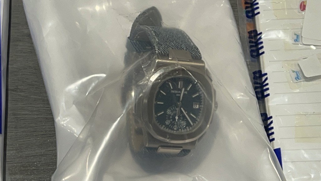 警方檢獲多隻名貴手錶。楊偉亨攝 警方檢獲多隻名貴手錶。楊偉亨攝
