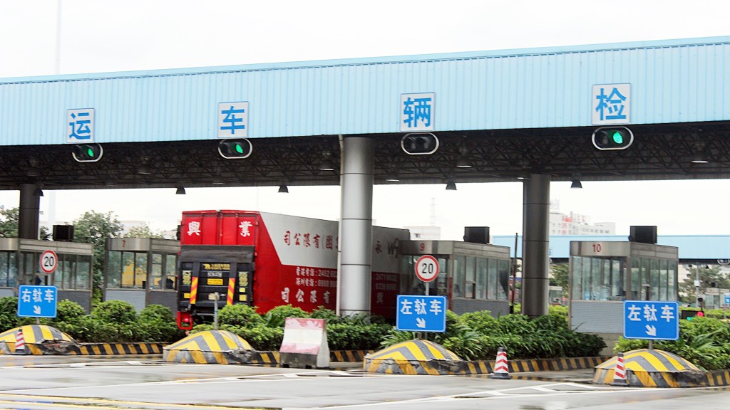 政府指,近月的跨境貨車流量已逐漸回升。資料圖片