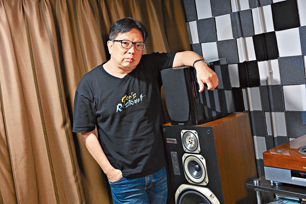 人称「佳哥」的张永佳，是著名唱片宣传及经理人。