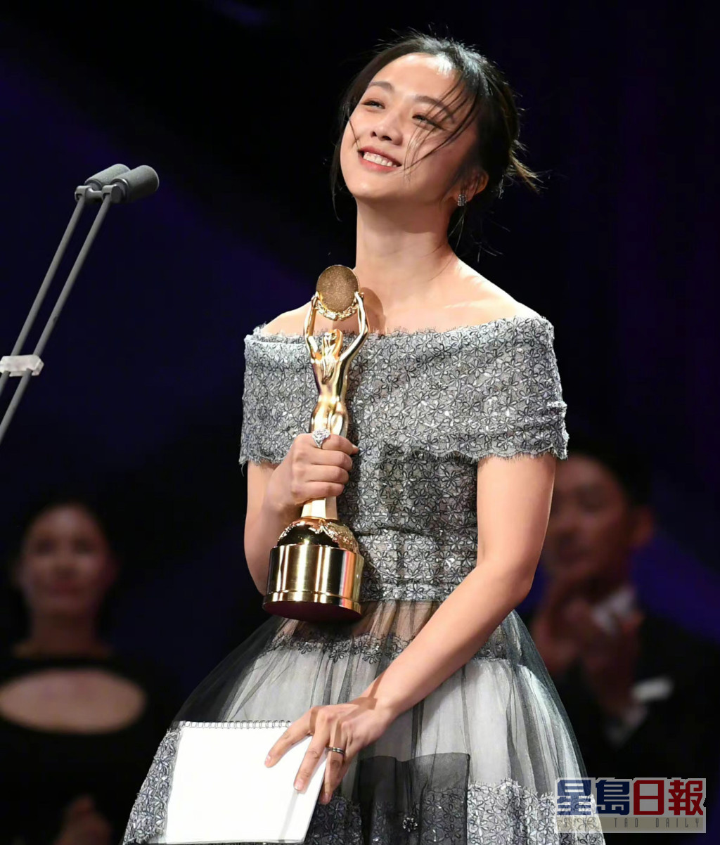 湯唯在韓國亦觀眾緣甚好，憑住《分手的決心》更橫掃多個頒獎禮的影后寶座，包括韓國三大頒獎禮之一的「青龍電影獎」。
