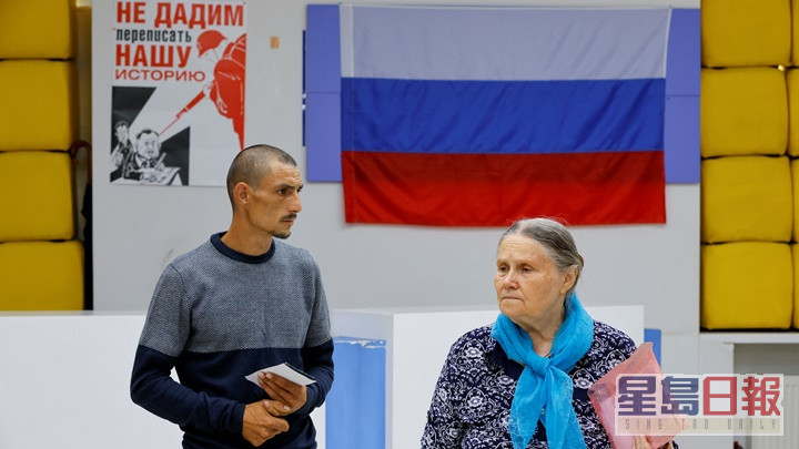在赫尔松等俄控区的民众可加入俄籍并取得罗斯护照。路透社资料图片