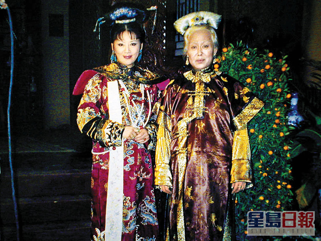 2000年曾經拍內地劇《康熙王朝》，與內地影后斯琴高娃合作。