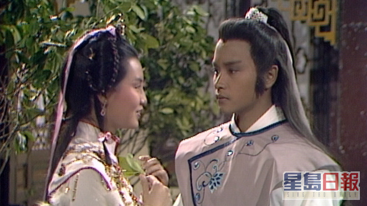 张国荣在《武林世家》中饰演军器世家方家长子方存仁的私生子方浩天。