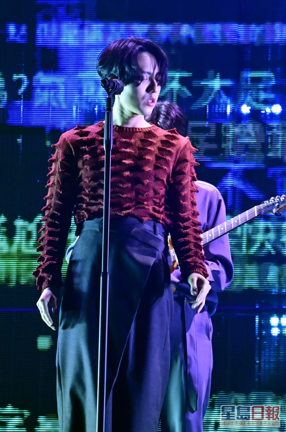 林宥嘉演唱《如同悲伤被下载了两次》期间，背后荧幕打满了对他的负评字句。