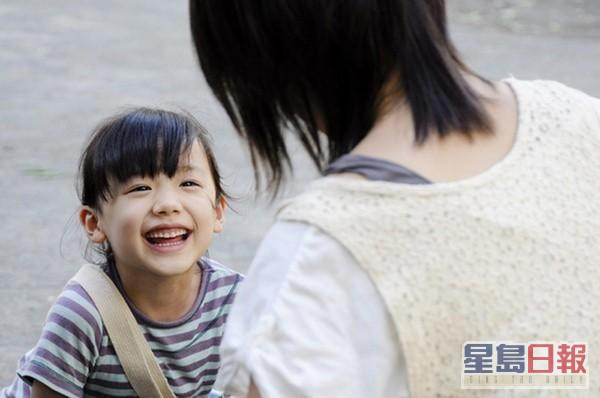 芦田爱菜12年前拍日剧《爱母罪》，获封为「国民童星」。