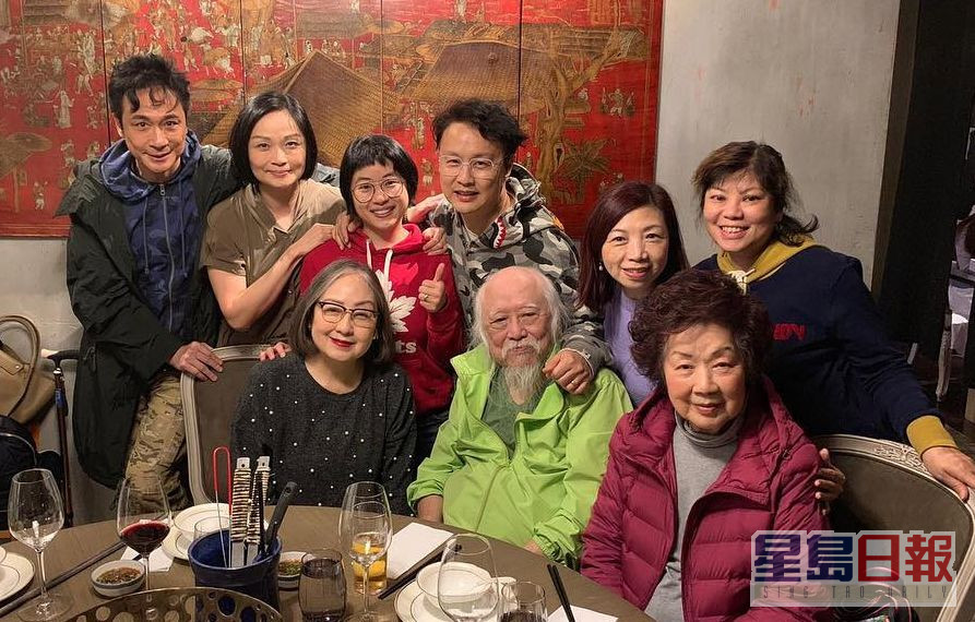 2019年，楚原与《卡拉屋企》一班演员相聚。