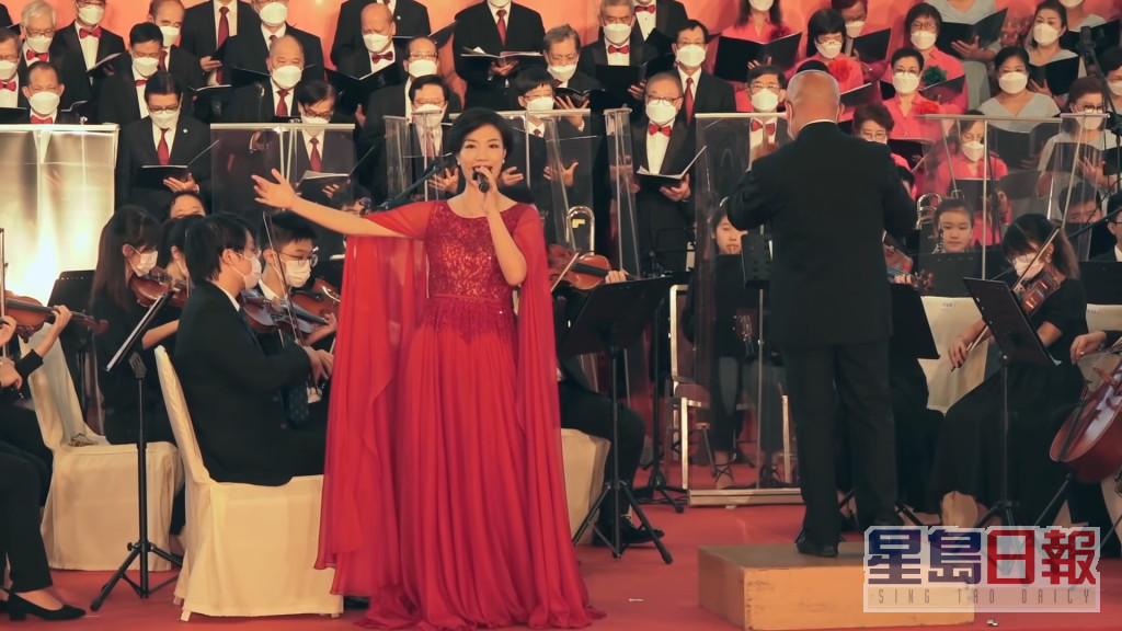 2021年9月，龙婷为香港广西社团总会主办的《2021维港交响贺国庆》音乐会担任表演嘉宾。