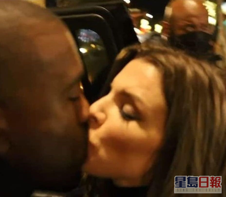 Kanye與Julia咀嘴被拍到後，正式公開戀情。