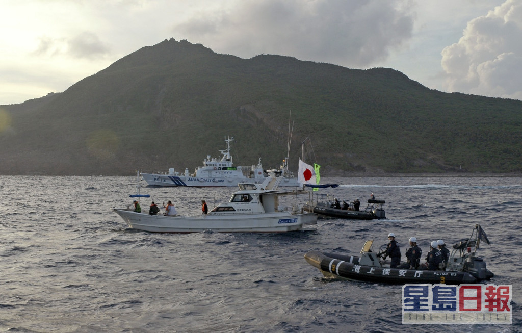 赵立坚指日本右翼渔船一再非法侵入钓鱼岛领海活动。AP资料图片