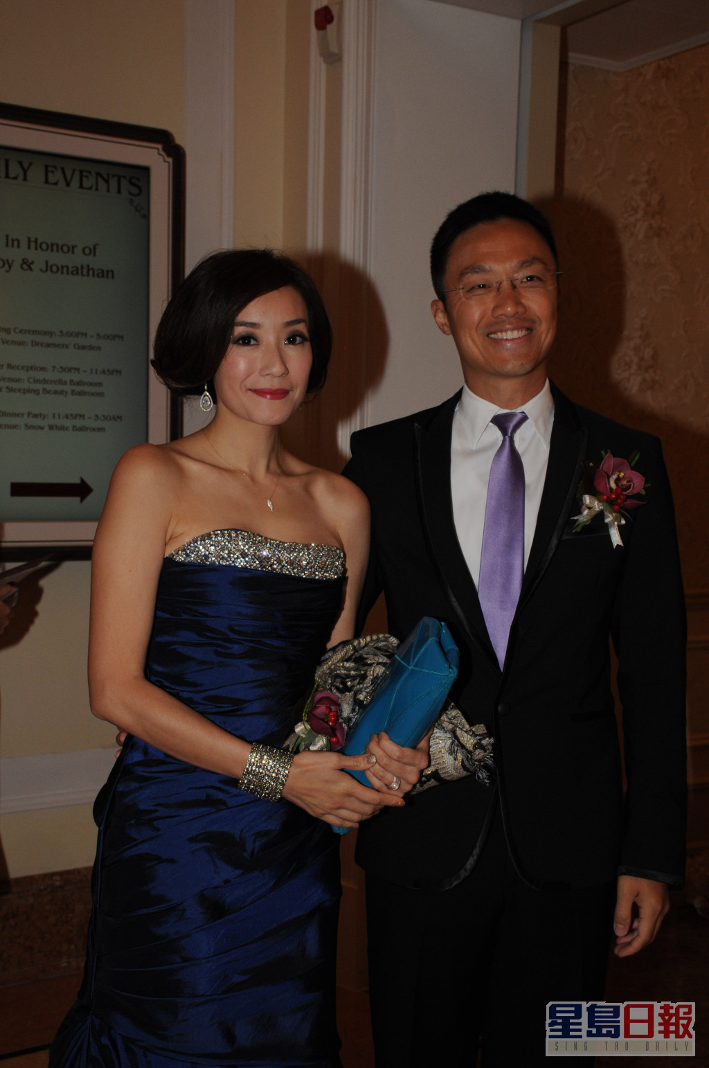 2007年與前立法會議員楊哲安結婚。