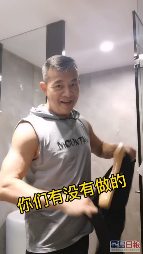 吴毅将已经61岁，身形仍然Keep得很好。