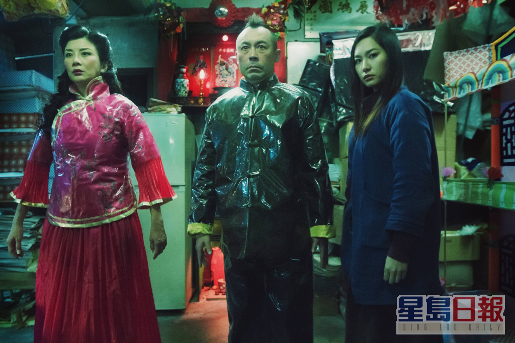 雷宇揚在驚悚片《有客到》中，與吳家麗及徐子珊（右）合作。