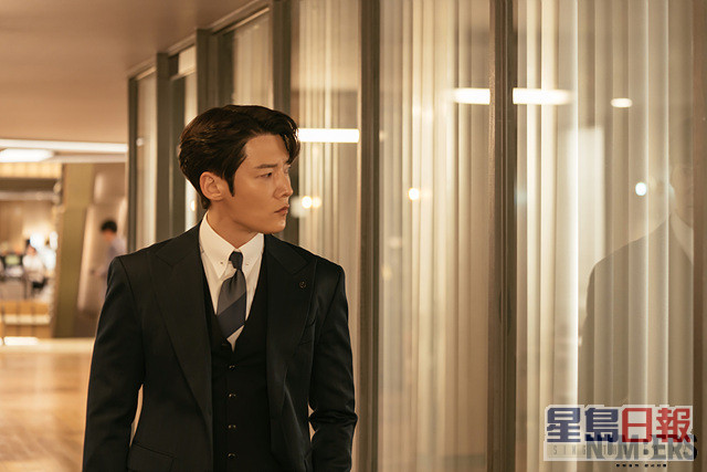 崔振赫饰演韩胜祖是泰一会计师事务所高级经理、副代表韩宰均的独生子，拥有12年资历的会计师。