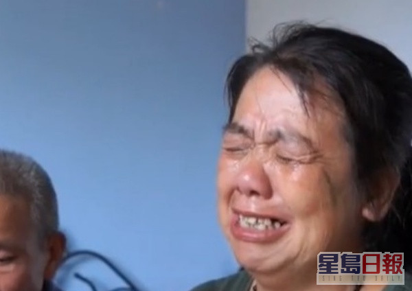 惠惠家人哭成泪人。网图