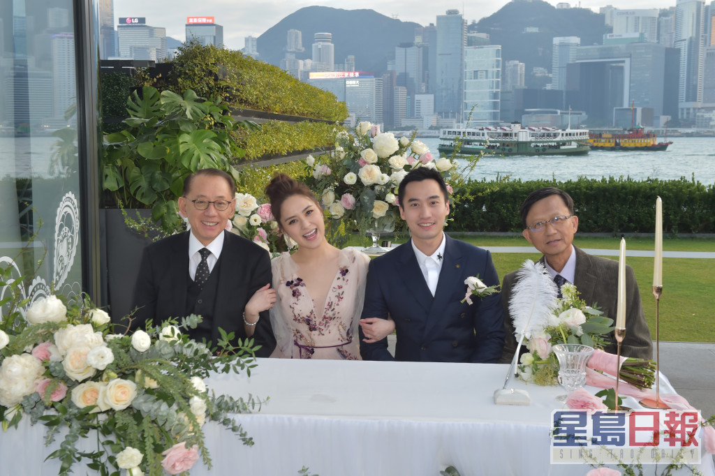 锺欣潼（阿娇）2018年出嫁时，有如「嫁女」的杨受成担任证婚人，兼包办酒席外，更送赠上海豪宅做嫁妆。