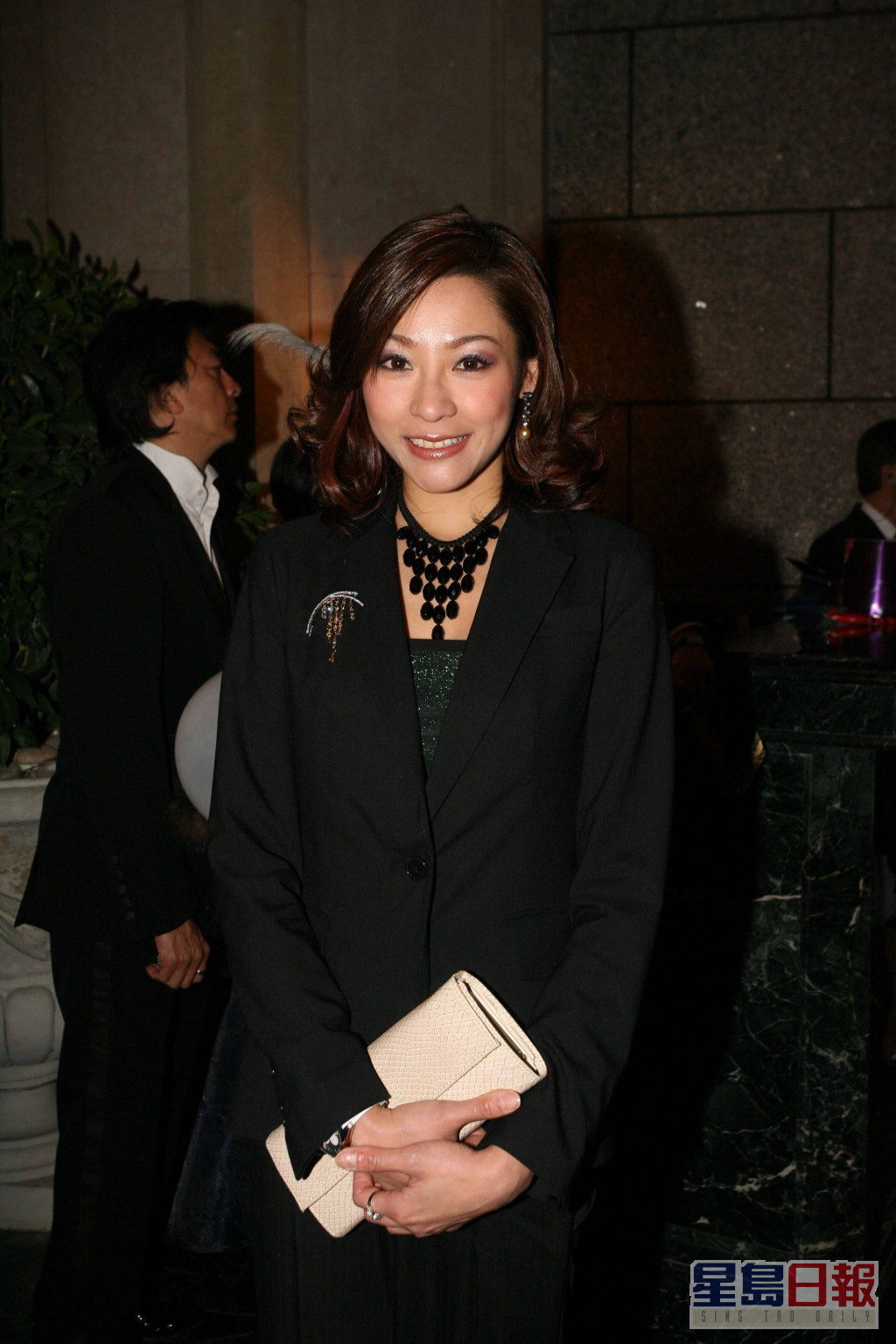 陸詩韻於2007年被指跟富豪曾文能去日本旅遊。