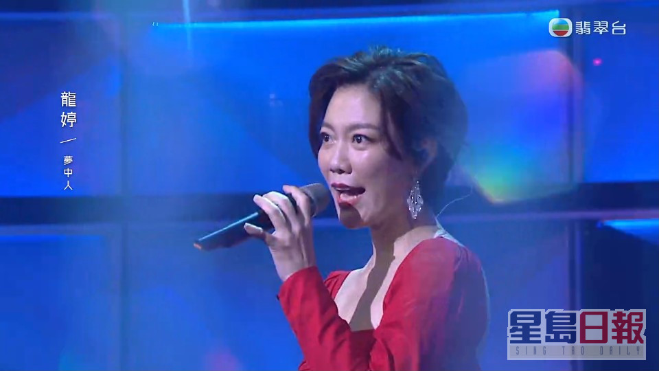 首回合第二轮，红组的龙婷唱出王菲《梦中人》。