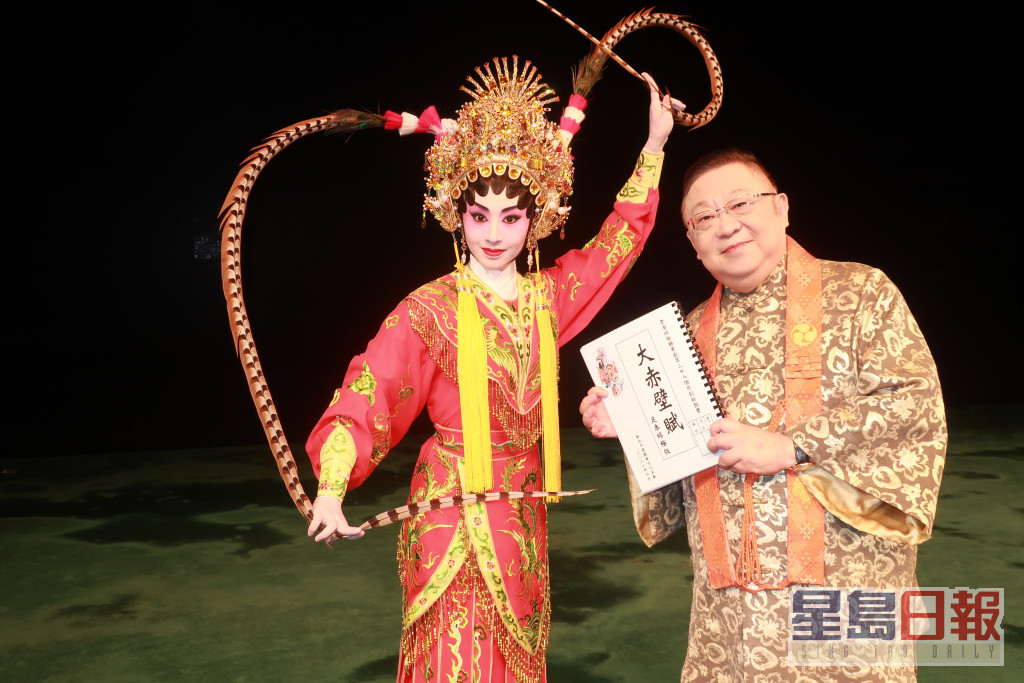 热爱粤剧的李居明创办盛世天剧团，2012年北角新光戏院传出要结业，李居明在结业前两日成为「白武士」续租，更投资逾千万港元翻新戏院。