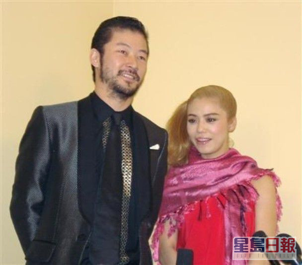 淺野忠信與CHARA於2009年離婚。