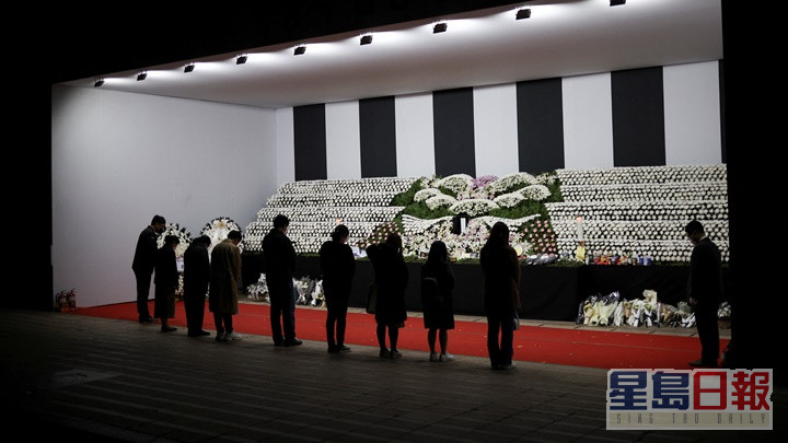 南韓政府指128名罹難者已舉殯，餘下28名死者遺體仍待處理。路透社圖片