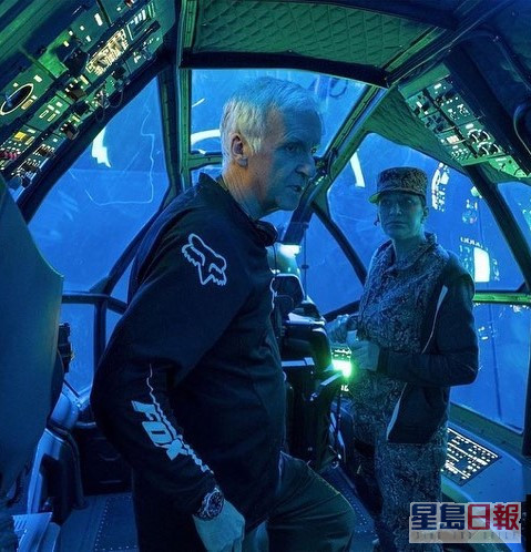 詹姆斯柯麦隆表示，曾亲自潜入铁达尼号沉船33次，故非常了解沉船地点。