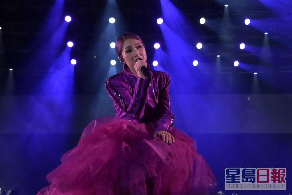 楊千嬅去年底假亞博舉行一連兩場的《楊千嬅B minor音樂會2022》。