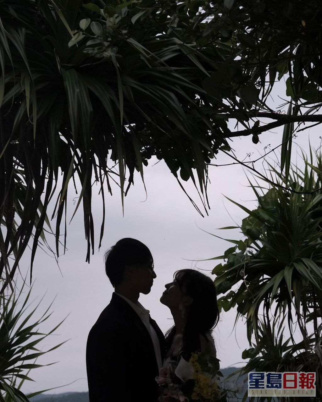 坤哥早在結婚時，已在日本拍下一輯婚照。