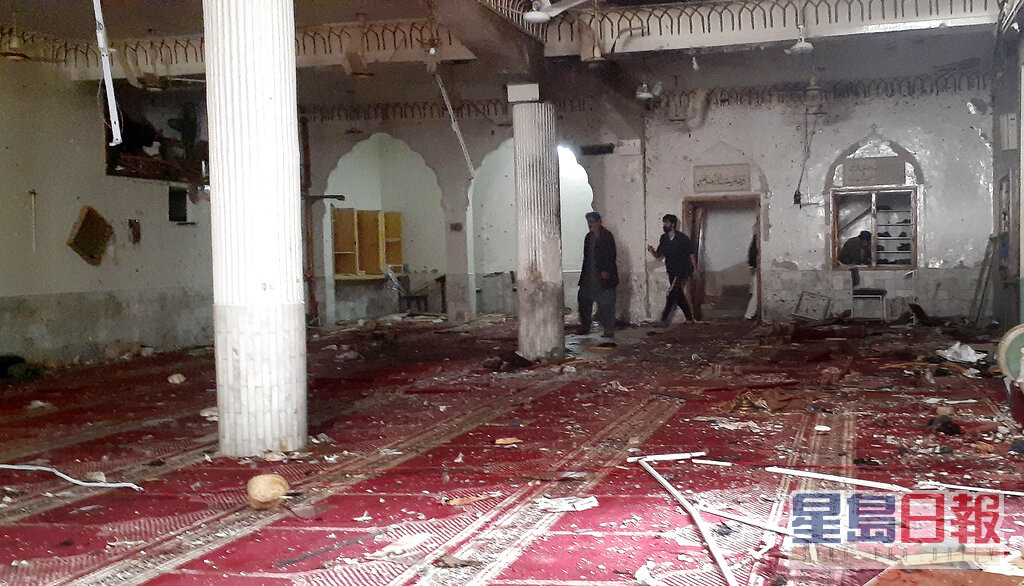 發生爆炸後的清真寺。美聯社圖片
