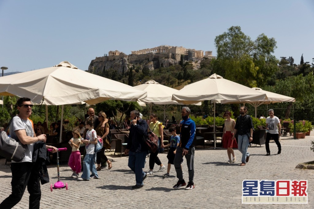 希臘周日起亦放寬旅客防疫限制。AP