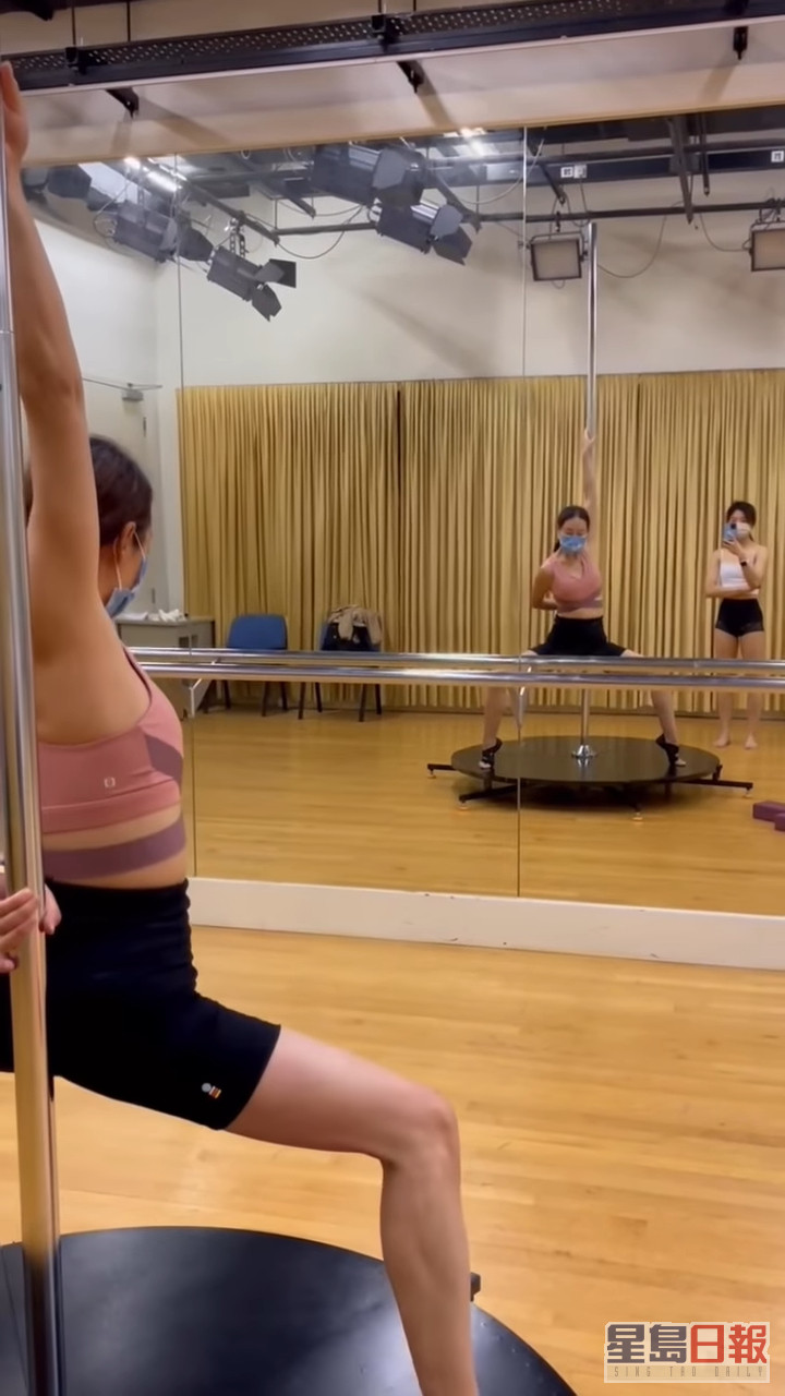 杨卓娜正为另一出新剧《虚拟情人》苦练钢管舞。