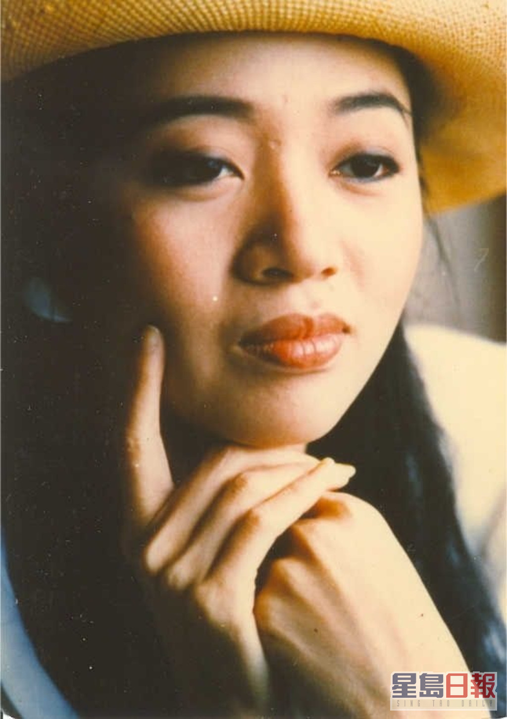 梅艷芳於2003年因子宮頸癌併發肺衰竭病逝，終年40歲。  ​