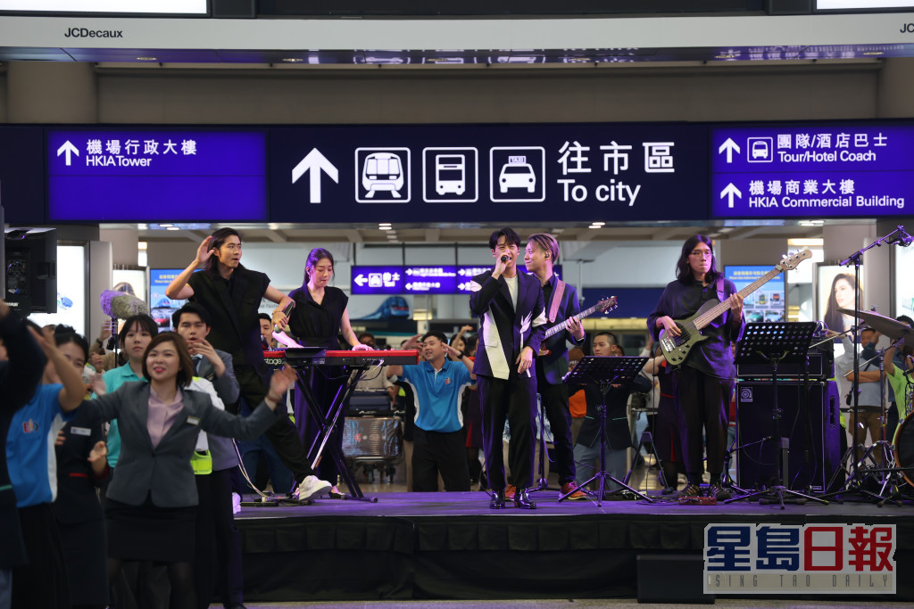 馮允謙今日出席香港國際機場25周年慶祝活動