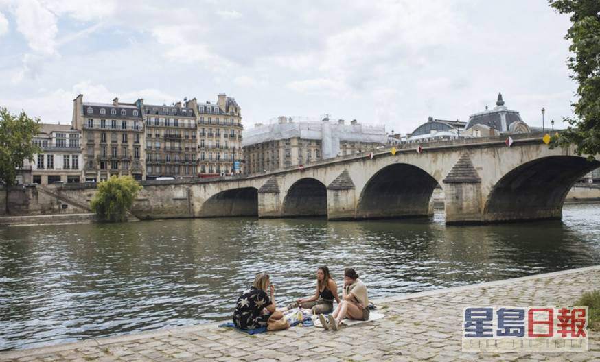 流经巴黎的法国塞纳河。AP资料图片