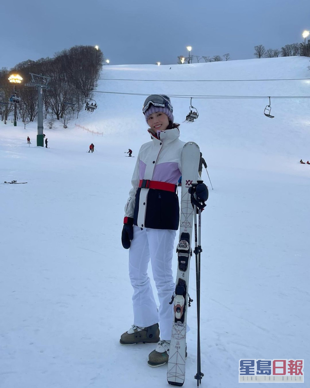 李嘉欣早前趁圣诞带儿子外游，一家人选择去北海道滑雪。