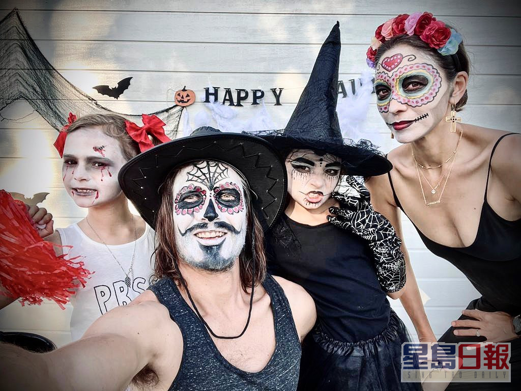 Cara G.一家四口的妆容，似行《玩转极乐园》中的墨西哥亡灵节造型，其实亡灵节一样是由每年10月31日开始。