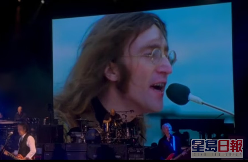 台上播出约翰连侬的旧片段，让保罗与他来个隔世大合唱。