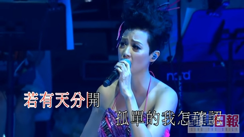 罗敏庄喺2010年在《超级巨声2》与参赛者合唱《挑战者》，被评判伦永亮赞说：「好希望香港乐坛有多啲罗敏庄呢类歌手。」令她得到不少主持和唱歌机会。