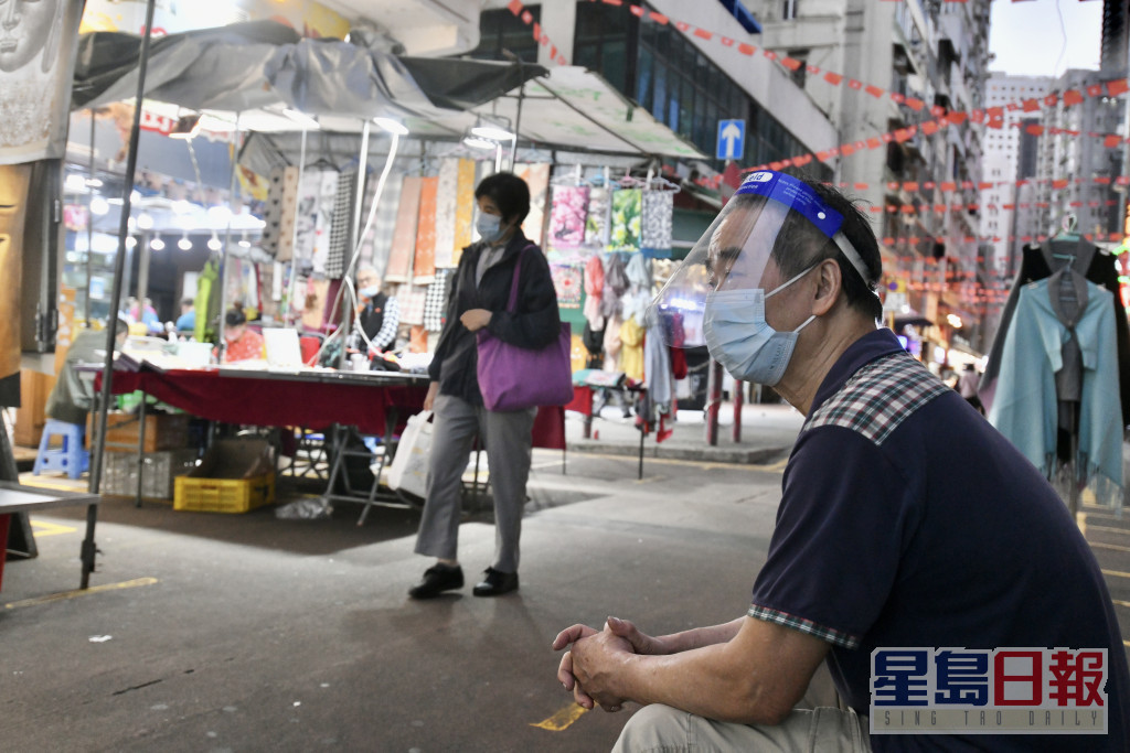 商會指即使高鐵通車初期帶動人流，檔販生意也沒直接受惠。盧江球攝