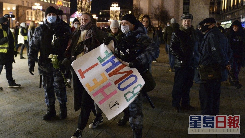 俄罗斯多地爆发反战示威。AP图