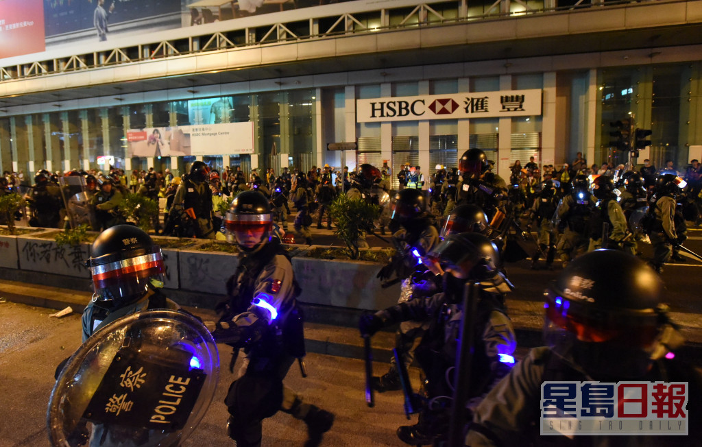 反修例風波下，警方多次出動驅散示威者。 資料圖片
