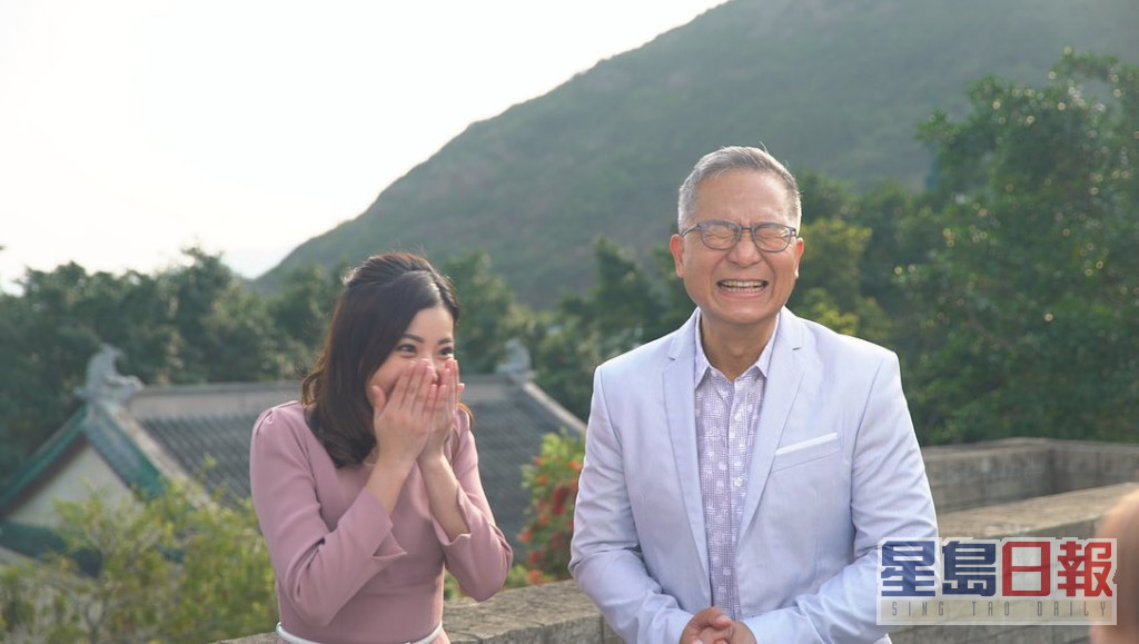 袁沅玉2019年与天文台前助理台长梁荣武主持《武测天》而广受关注。