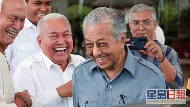 年届97岁的马哈蒂尔曾两度担任马来西亚首相。路透社资料图片
