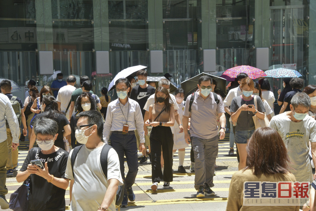 范徐丽泰指当香港人民心回归，就是落实双普选的时间。资料图片