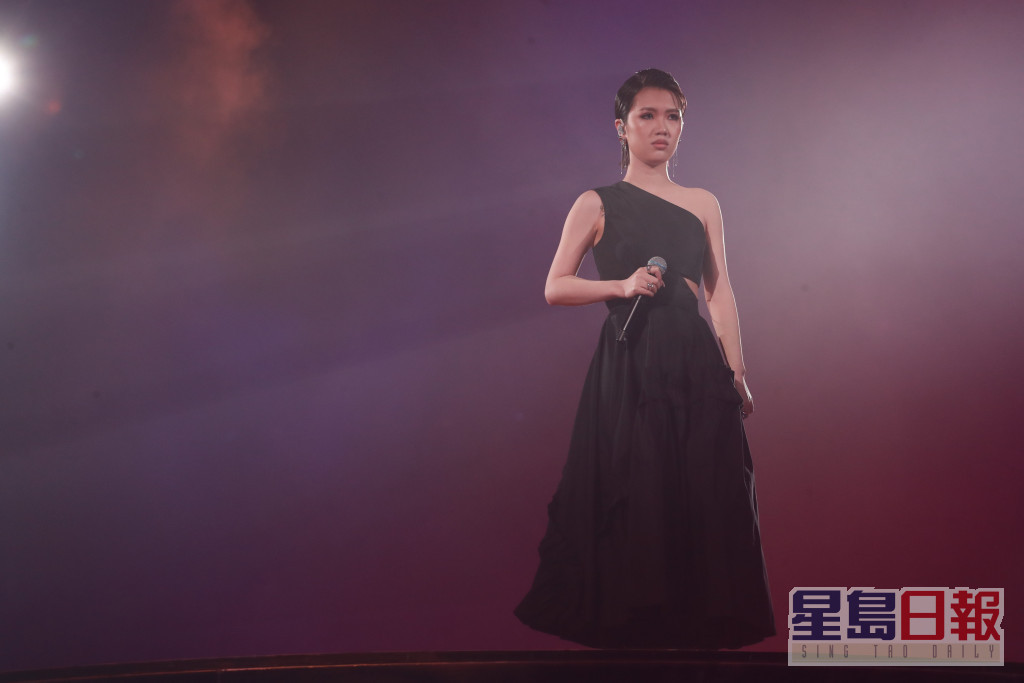 梁玉瑩指今次是人生首次參加演唱會，更是紅館及李克勤的個唱，夠她吹墟很久。