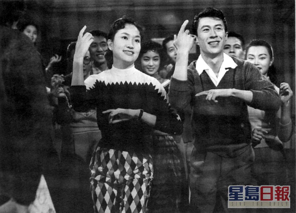 葛蘭（左）經典作電影《曼波女郎》（1957）。