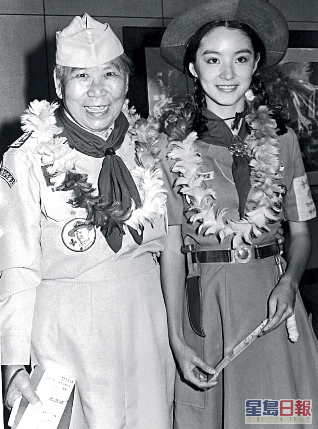 1976年林青霞憑電影《八百壯士》獲得亞洲影展最佳女主角。