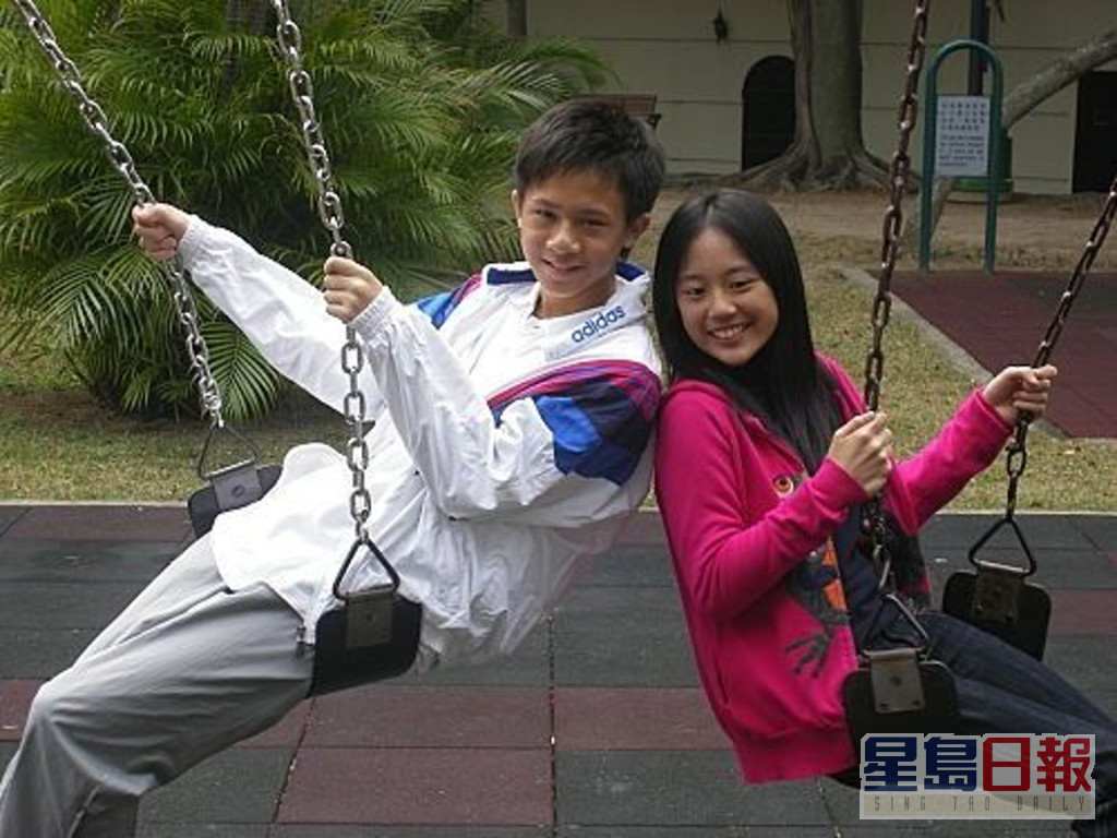 伍楚瑩曾在《溏心風暴2之家好月圓》飾演童年版「于素心」，即鍾嘉欣的角色，與另一童星李日昇合作。